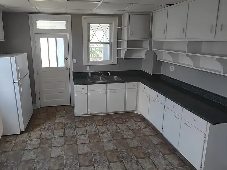 145 Ray St — Photo 4