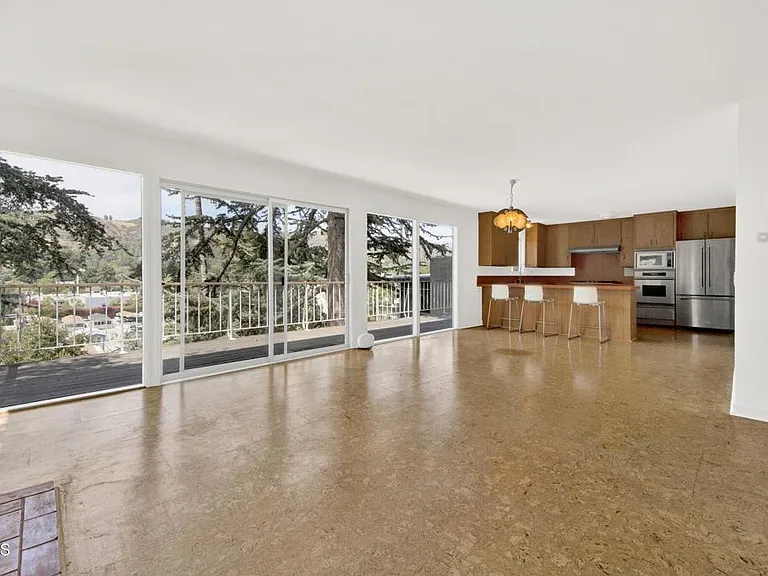 1827 Oak Tree Dr — Photo 3