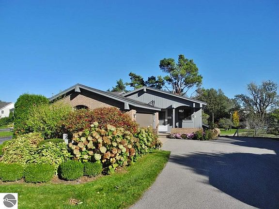 2nd image of 725 N Apple Tree Dr Unit 3