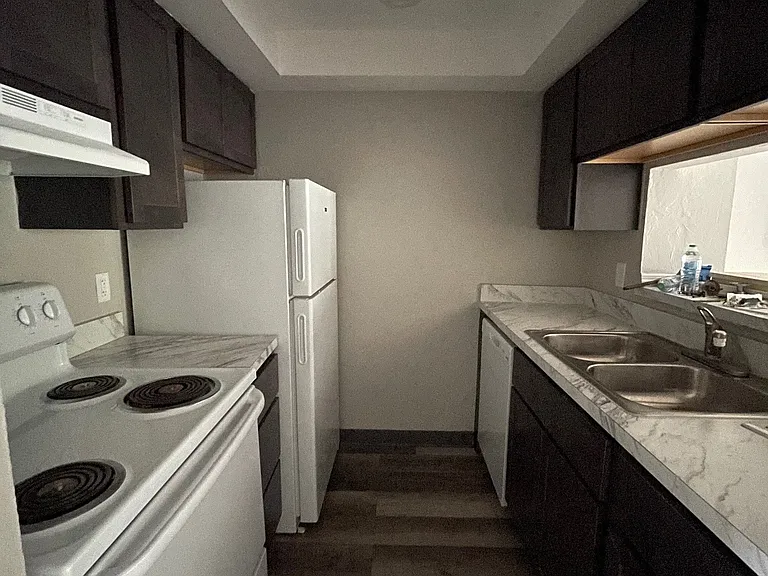 1917 Maravilla Ave #36 — Photo 2