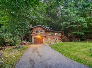 212 Bearfort Rd, West Milford, NJ 07480