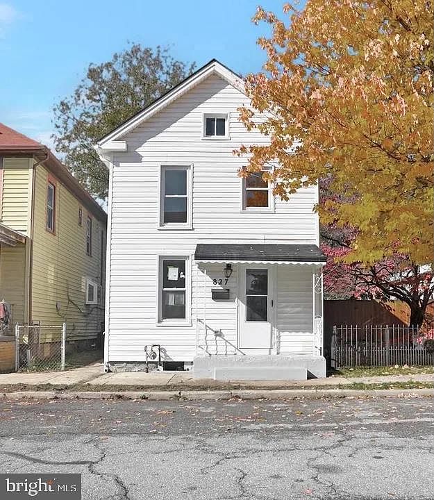 1st image of 827 Chestnut St