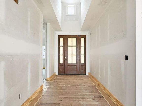 2nd image of 1223 Larkspur Pl