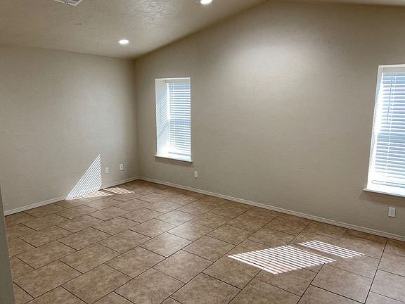 3rd image of 824-930 Railhead Dr #924