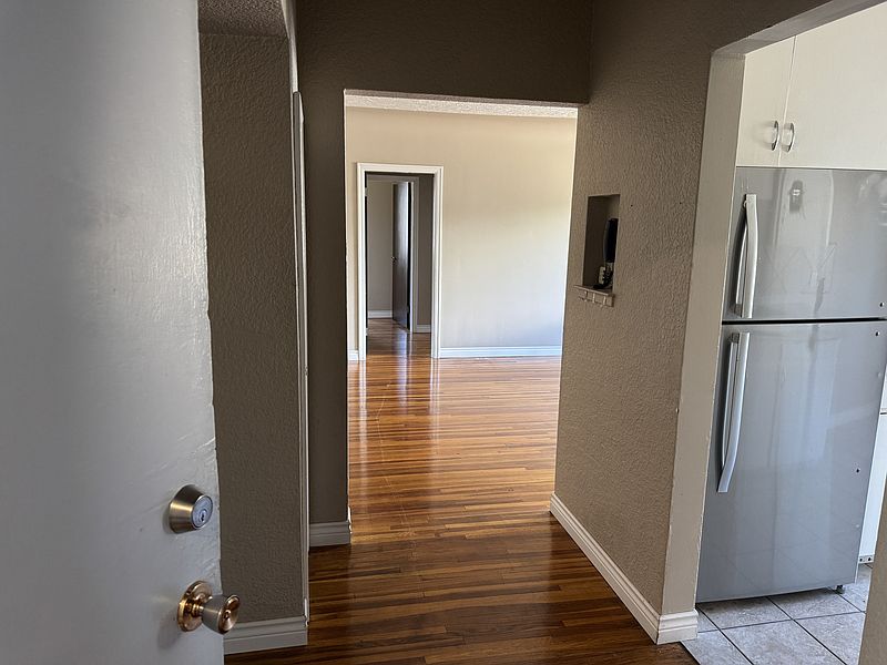 Edmonton Apartment for rent - 2 Bedrooms — photo 2