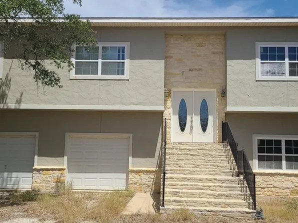 122 Harbour Way Cir, Pipe Creek, TX 78063