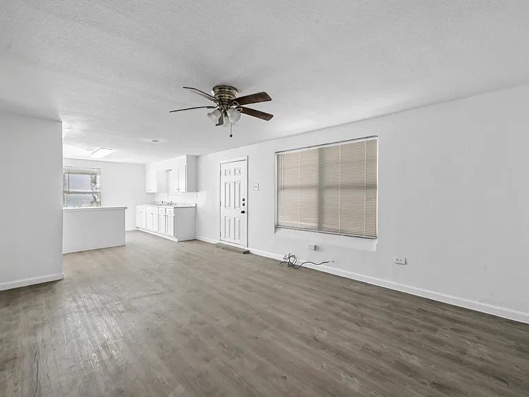 120 E Monterey St #116 — Photo 2