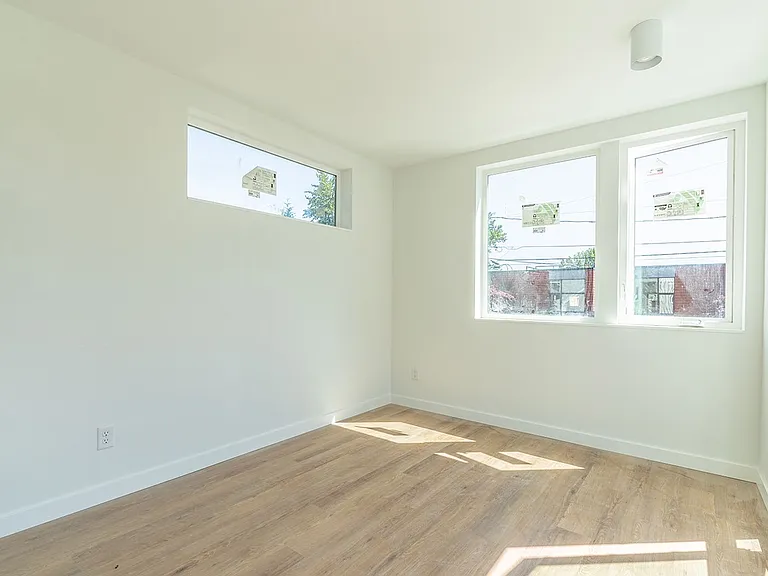 Beautiful Brand New Boutique Apartment Community — Photo 16