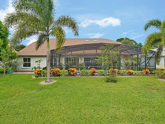 2nd image of 4851 Verona Cir