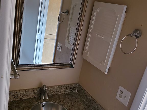 1/2 bath