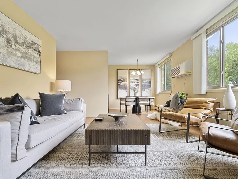 West End Apartments — Photo 7