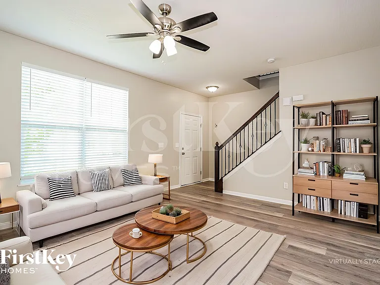 891 Orwell St — Photo 4