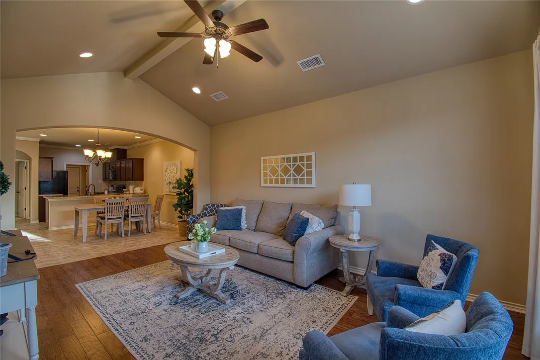 2 bed, 1299 sqft, $1,800 — Photo 3