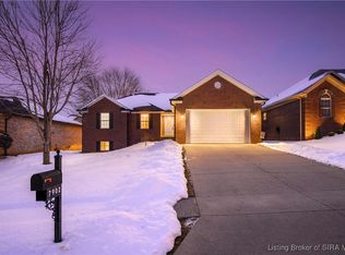 7902 Hillside Dr, Sellersburg, IN 47172