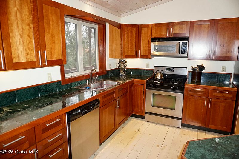 3rd image of 12 Van Rensselaer Drive