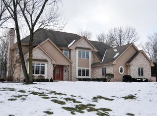 15135 W Woodview Dr, New Berlin, WI 53151
