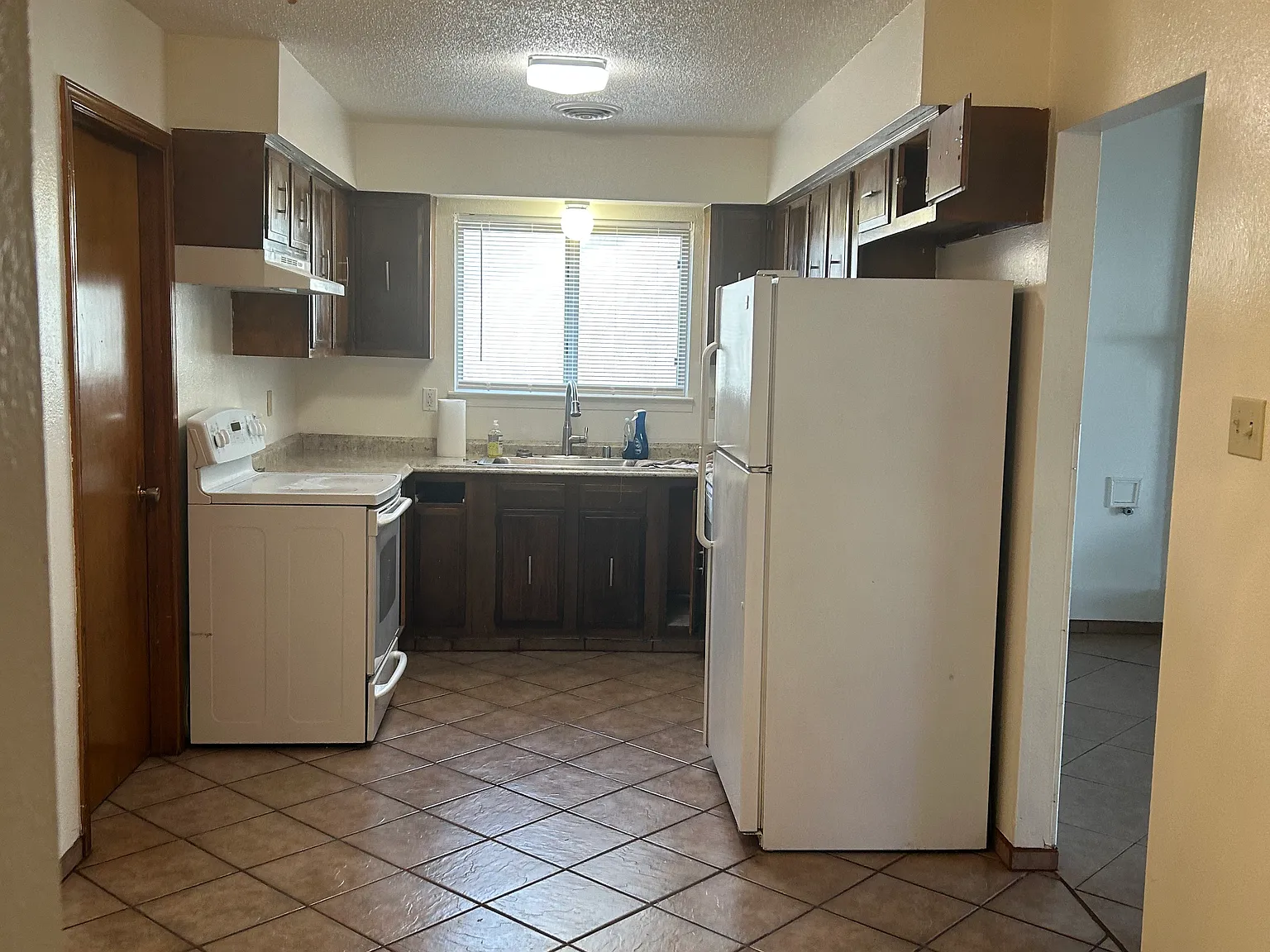 3 bed, 1500 sqft, $1,950 — Photo 4