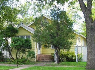 617 N 5th St, Grand Forks, ND 58203