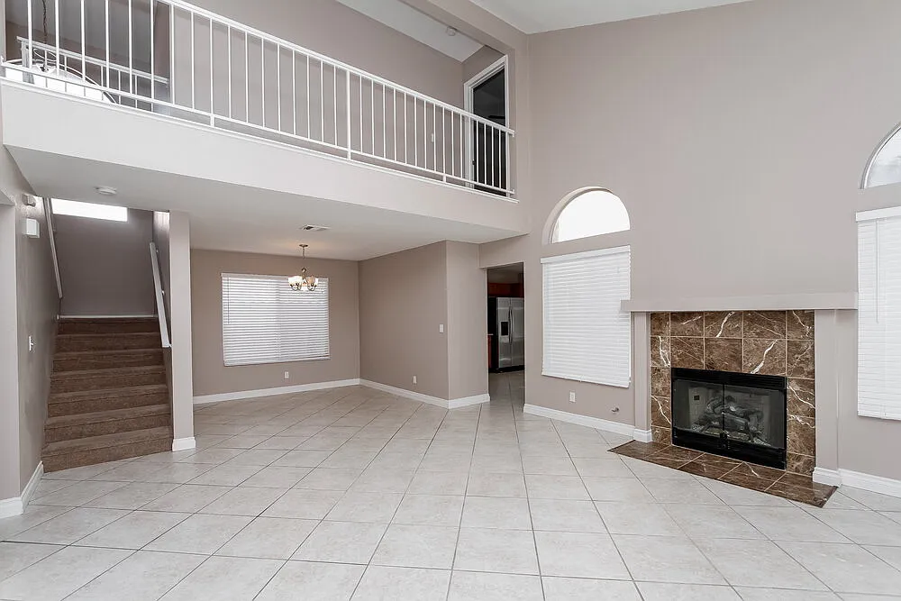 3 bed, 2.5 bath, 1961 sqft, $2,635 — Photo 3