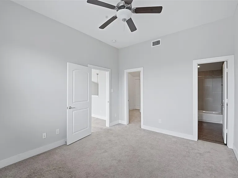 1420 Wilson St — Photo 14