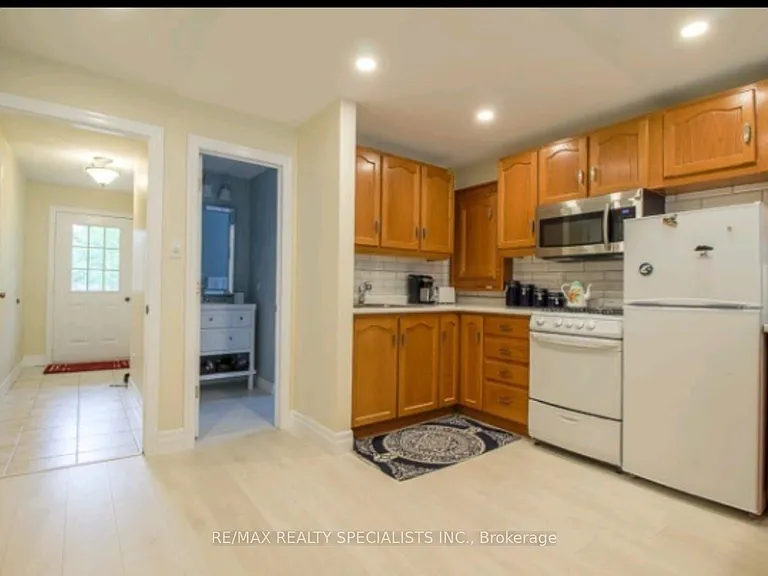15 Steven St #LOWER — Photo 2