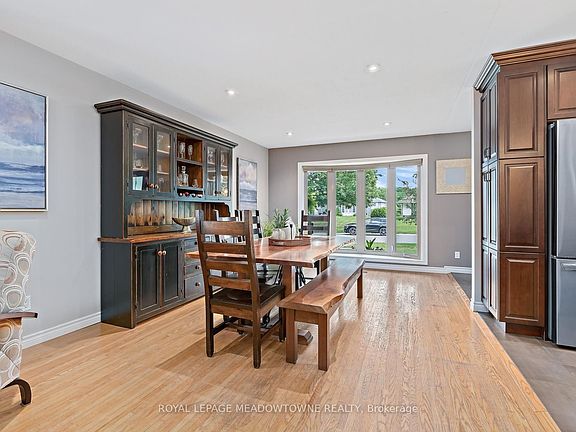 5th image of 33 Fagan Dr