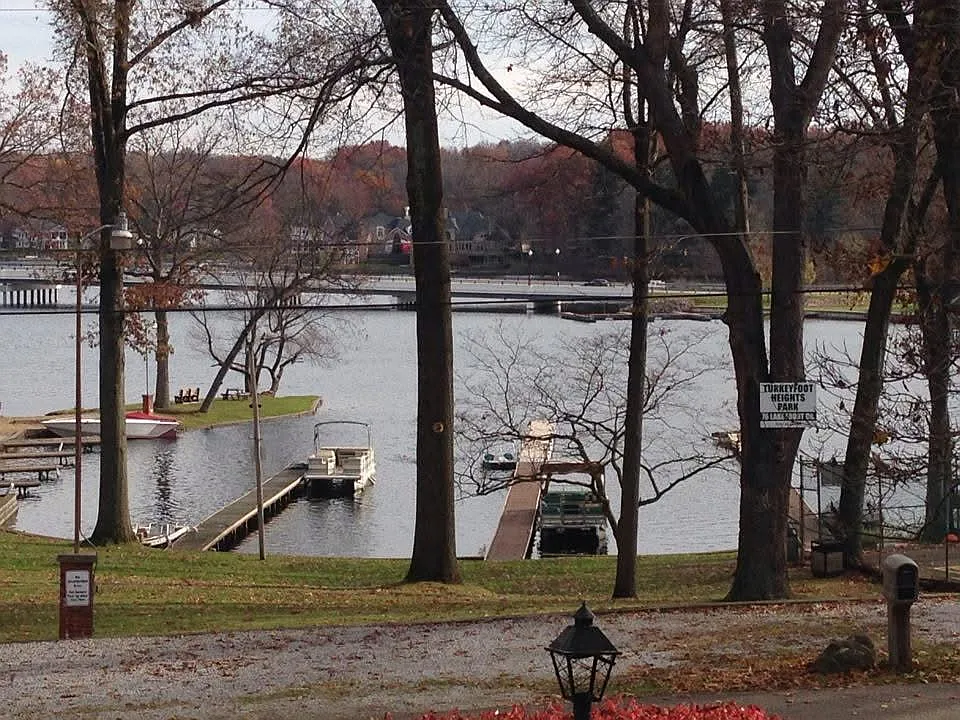 3 bed, 1.5 bath, 1656 sqft, $2,095 — Photo 2