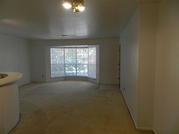living area fro dining area