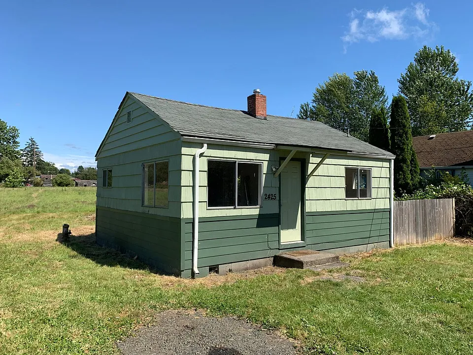 2425 SW Pickford St