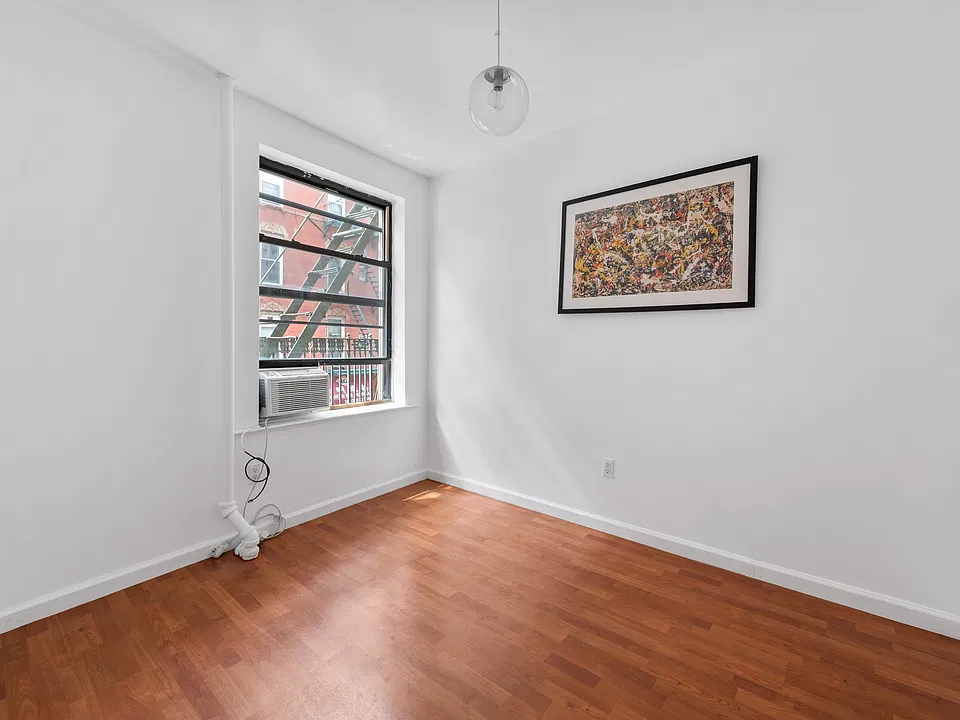 92 Elizabeth St #3A