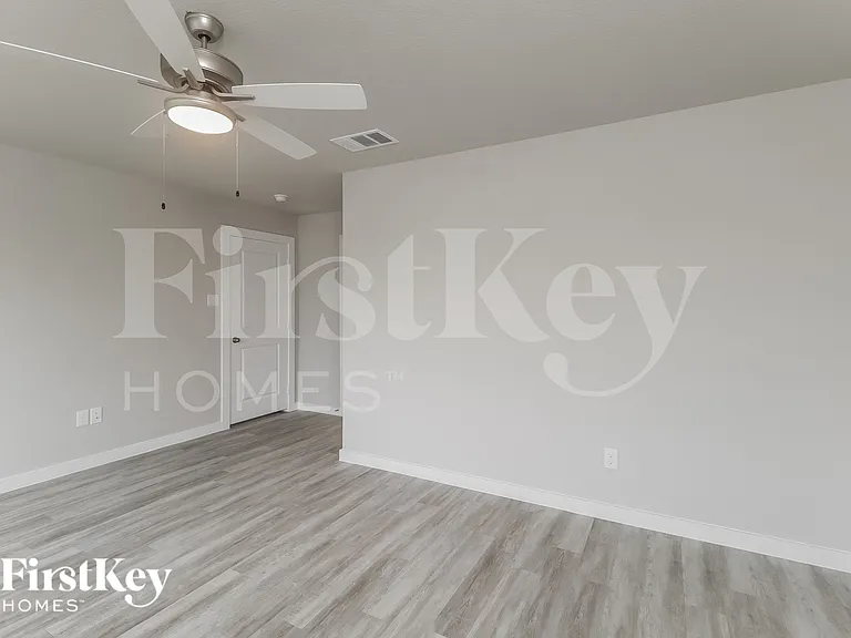 340 Niki Dr — Photo 8