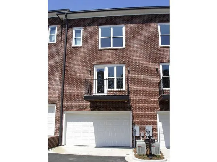 Garage - 5143 Peachtree Rd