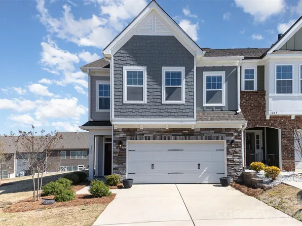 1243 Pebble Grove Dr #442, Clover, SC 29710