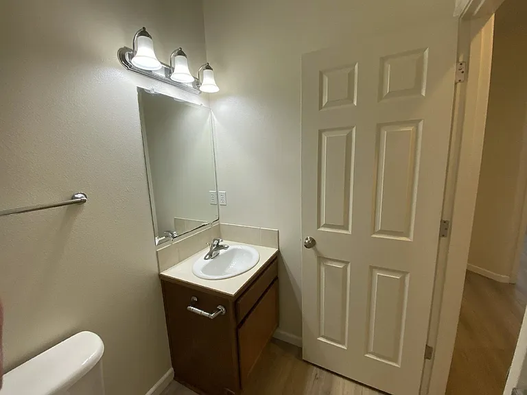 660 Callahan Dr — Photo 23