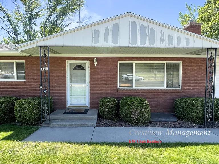 1498 E Pioneer Rd — Photo 1