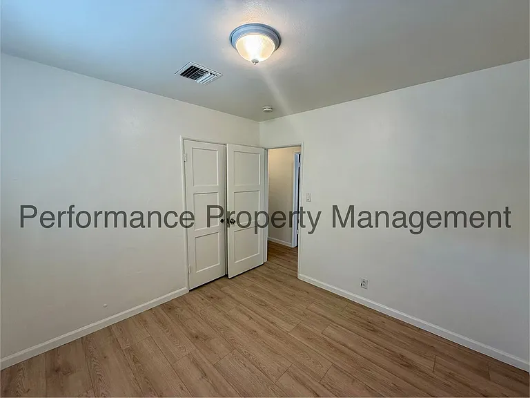 1220 Sylvia Dr — Photo 10