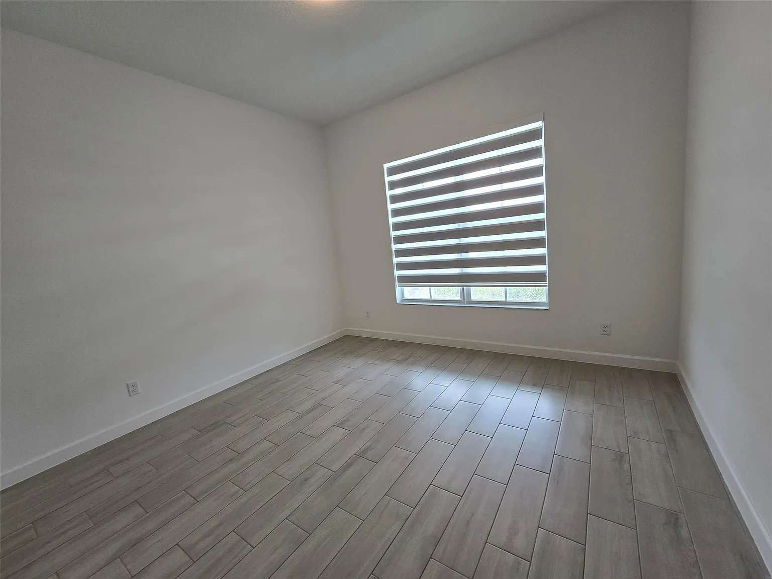 3 bed, 3.0 bath, 2629 sqft, $4,400 — Photo 4