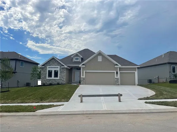 10304 N Corrington Ave, Kansas City, MO 64156