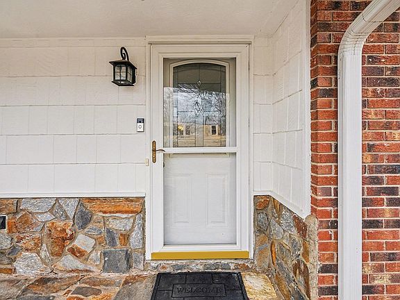 2nd image of 104 Owens Dr