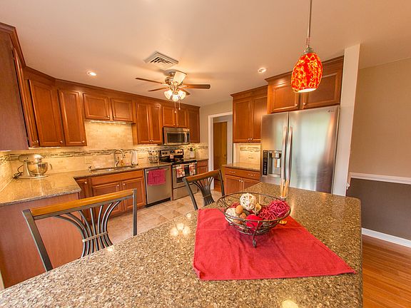 Kitchen with Breakfast Bar