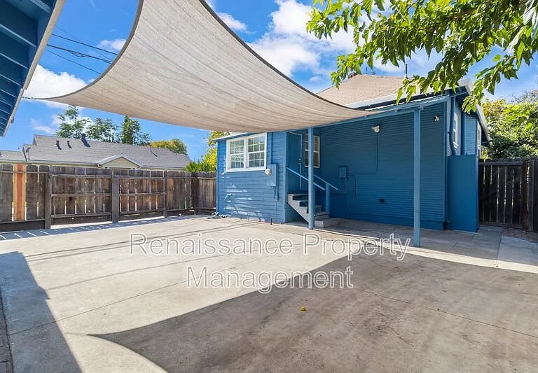 400 E Ellis St — Photo 22