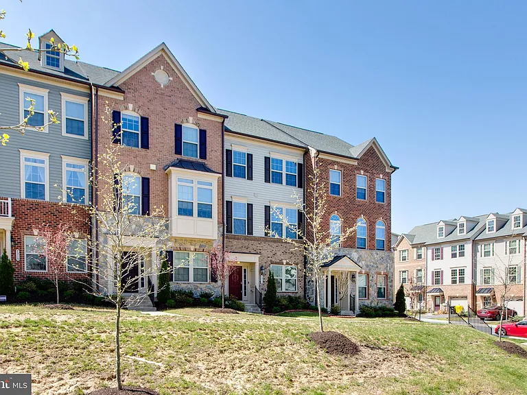 7311 Taylors Hill Ln — Photo 3