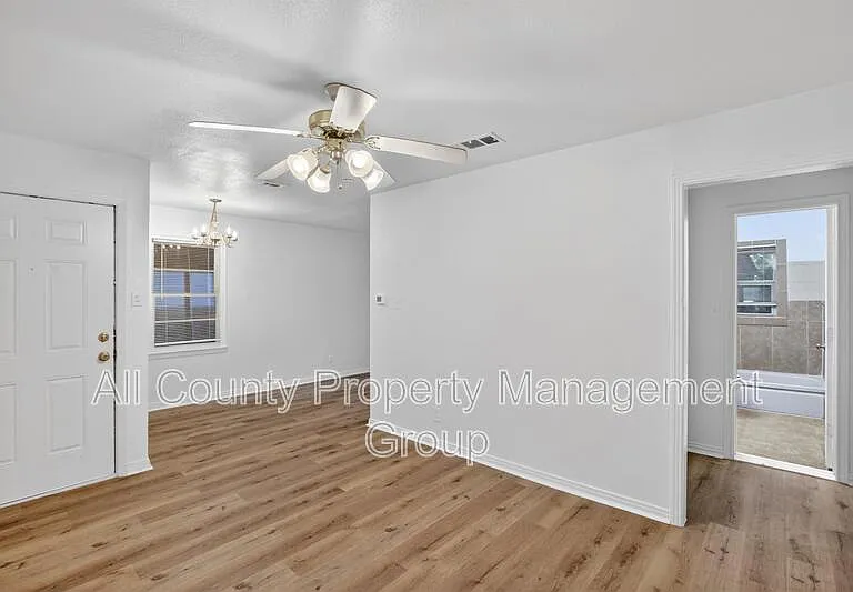 4709 Mayfair St — Photo 3