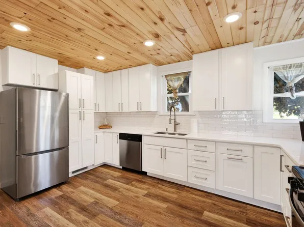 101 W Broadway St, Stoughton, WI 53589