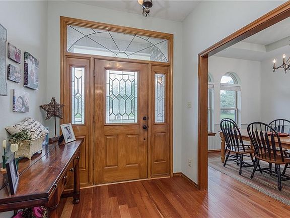 5th image of 802 Highland Hills Ln