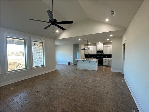 2nd image of 215 N Sheep Dog Ave