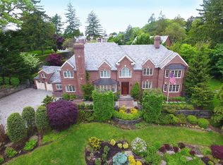 225 Mill Spring Rd, Manhasset, NY 11030