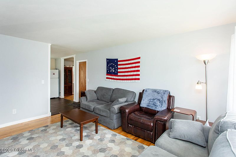 3rd image of 1082 Madison Avenue