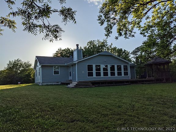 3rd image of 2375 Thunderbird Ln