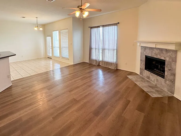 6416 Meadowcrest Ln — Photo 12